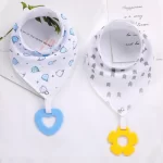 Duo Bandana bavoir balaine avec anneau de dentition bleu et jaune